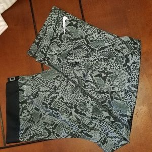 Nike reptile print legging